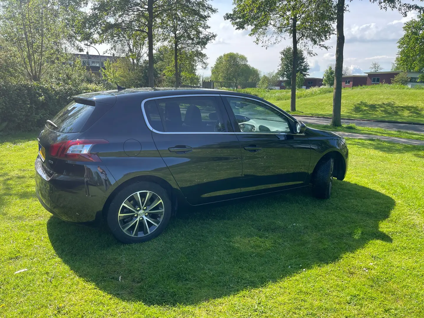 Peugeot 308 1.2 PureT.ech BlueLease Premium met panorama dak Zwart - 2