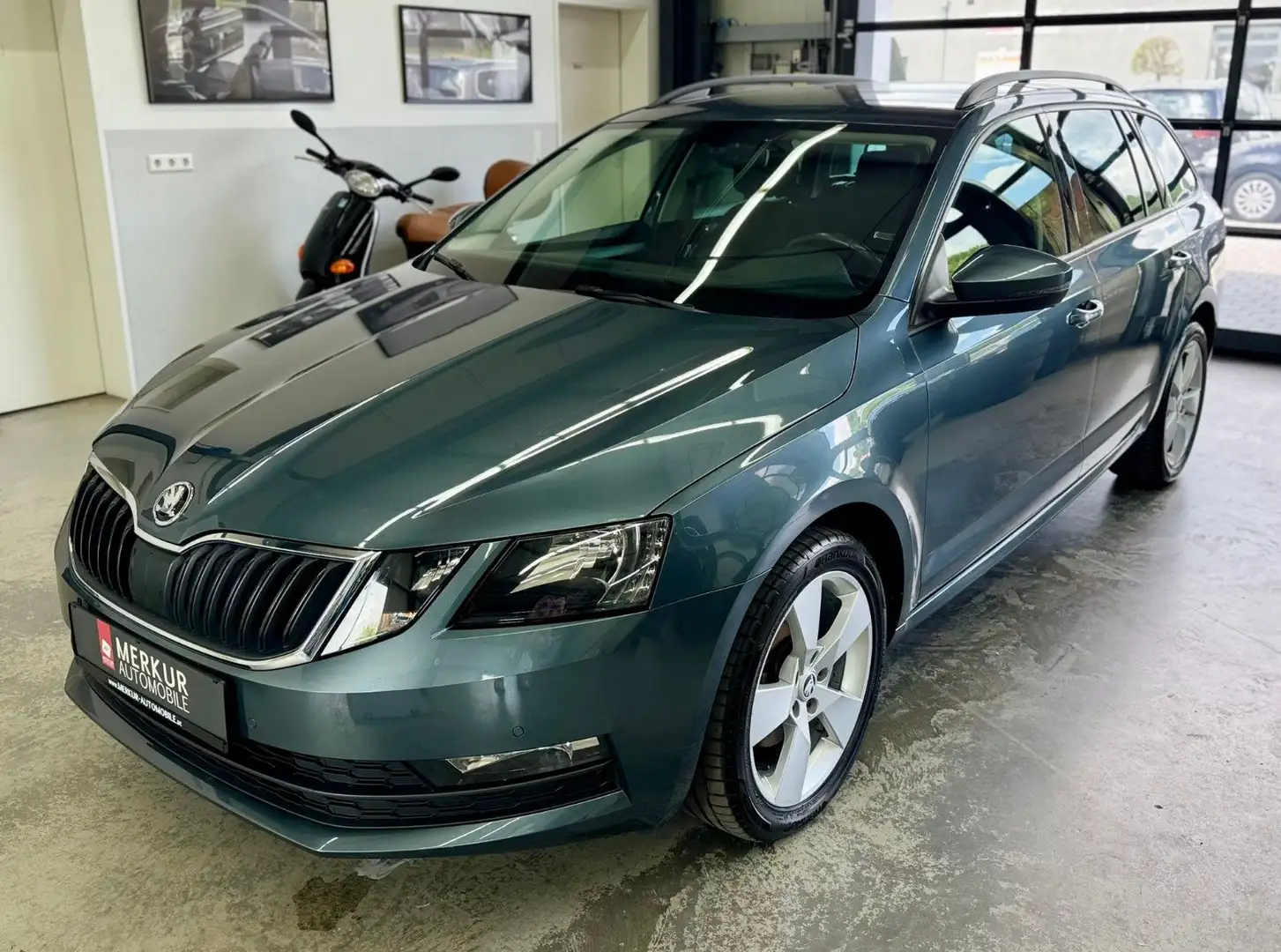 Skoda Octavia 2.0 TDI DSG Combi Ambition+Navi+FullLink Grau - 1