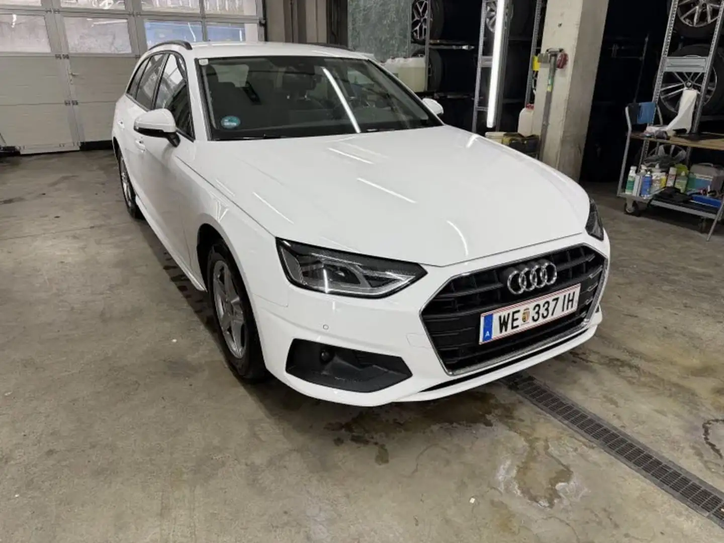 Audi A4 30 TDI Weiß - 2