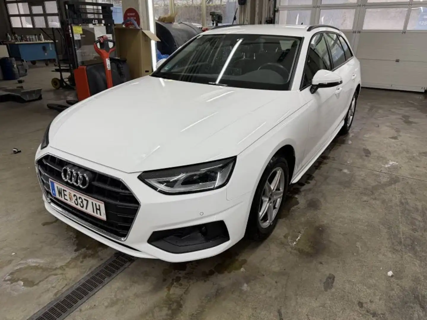 Audi A4 30 TDI Weiß - 1