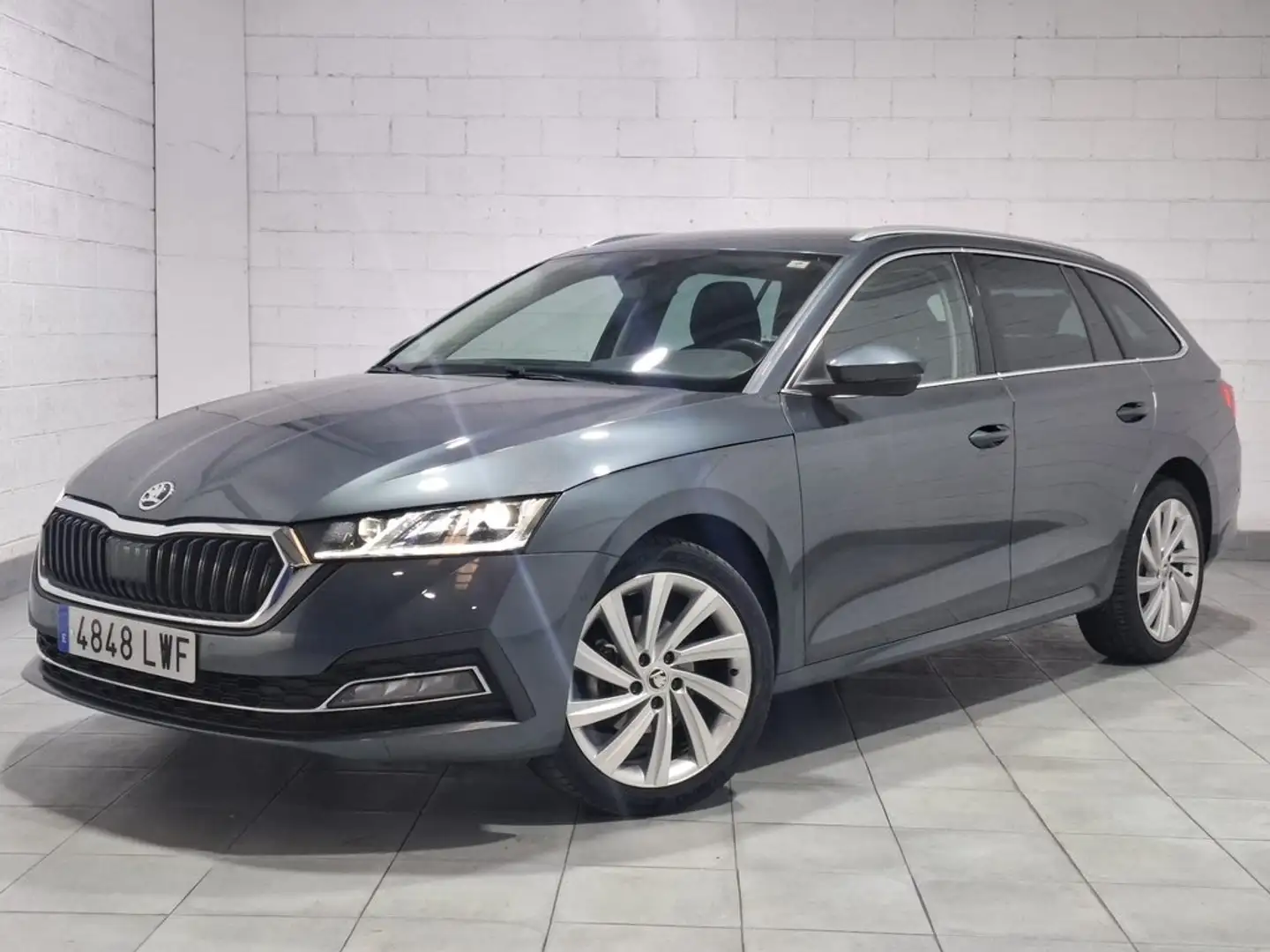 Skoda Octavia 2.0TDI Selection DSG 110kW Gris - 1