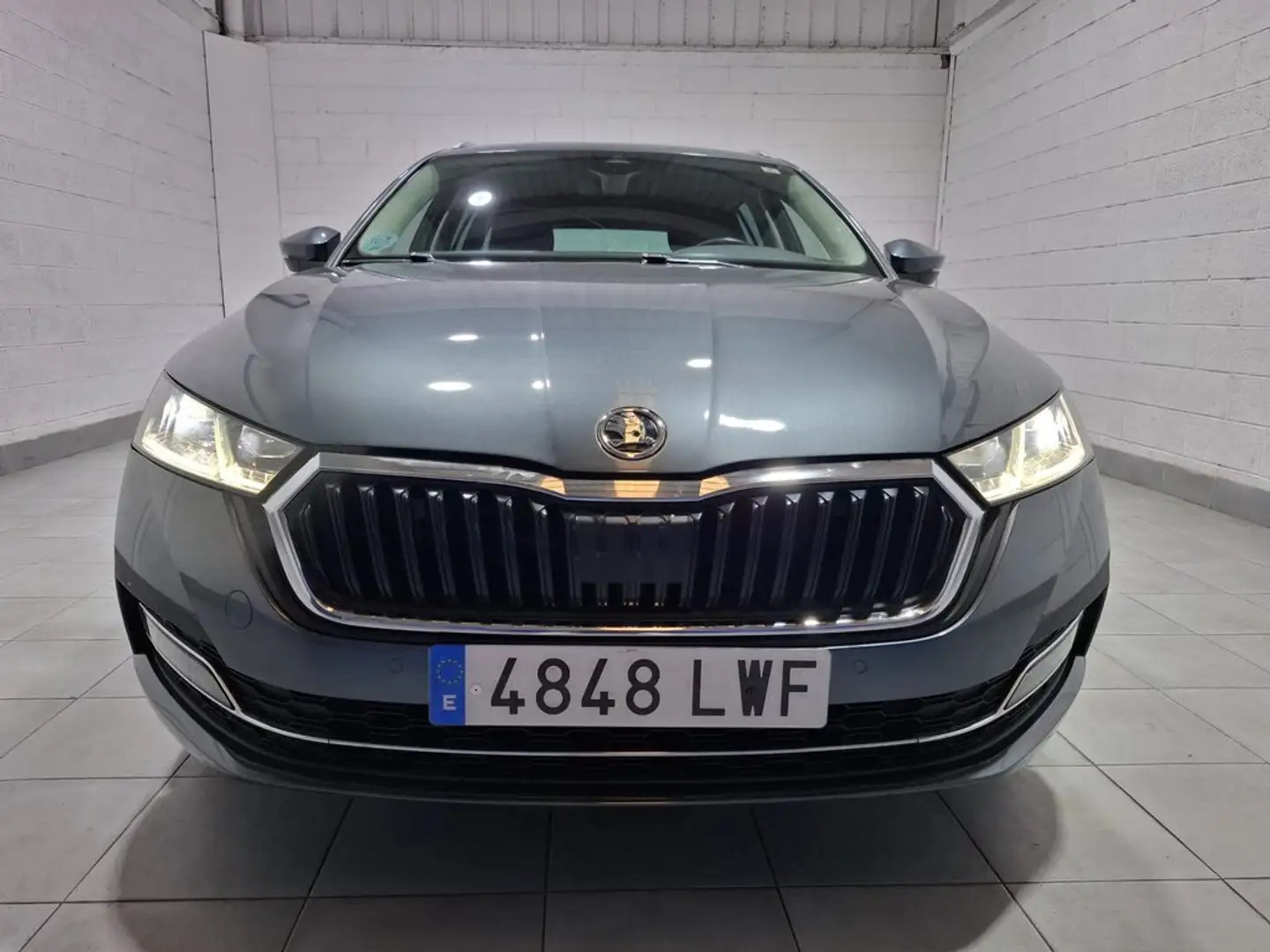 Skoda Octavia 2.0TDI Selection DSG 110kW Gris - 2