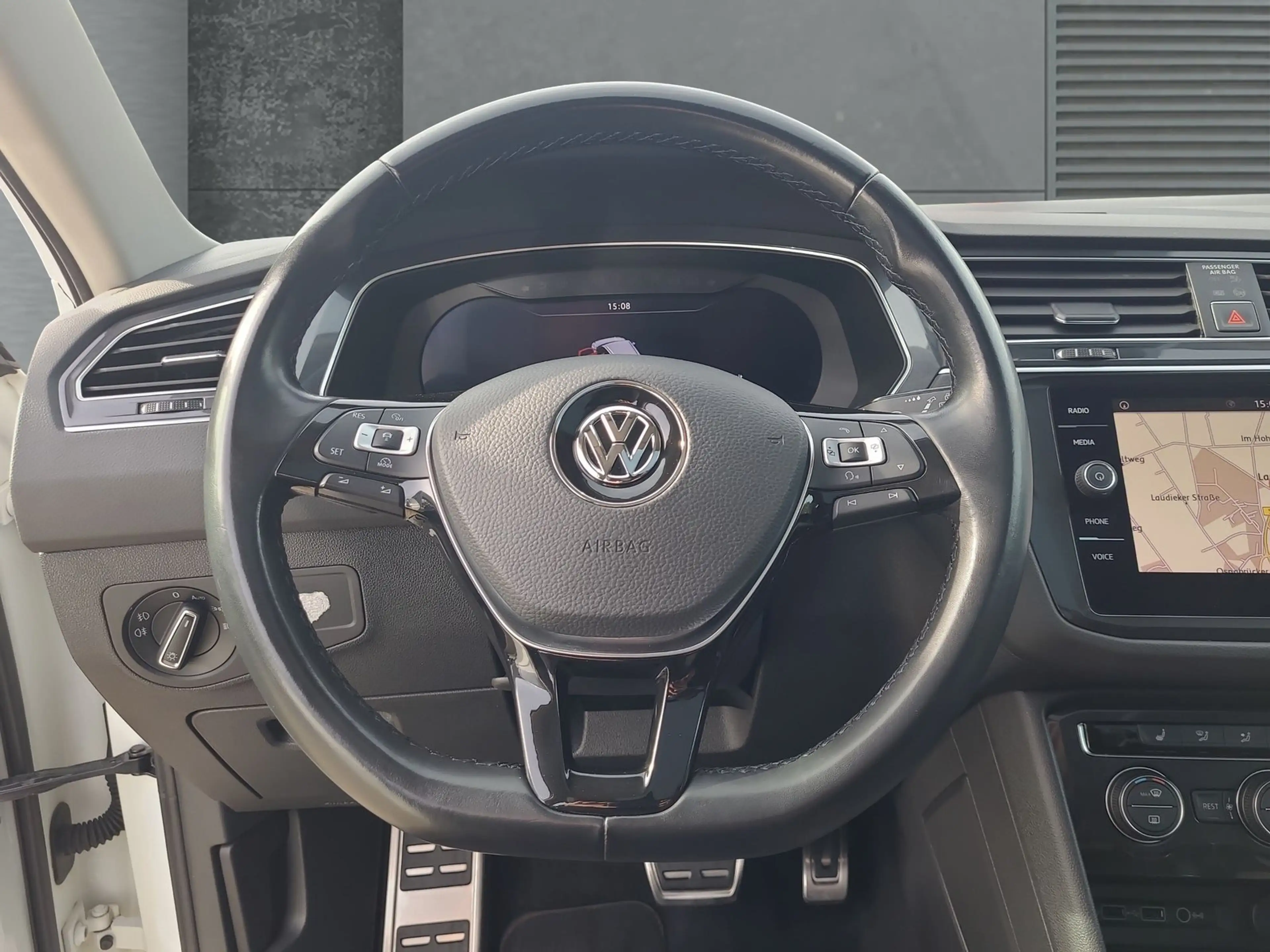 Volkswagen Tiguan 2.0 Sound 4Motion, R-Line, DSG, Pano — photo 9