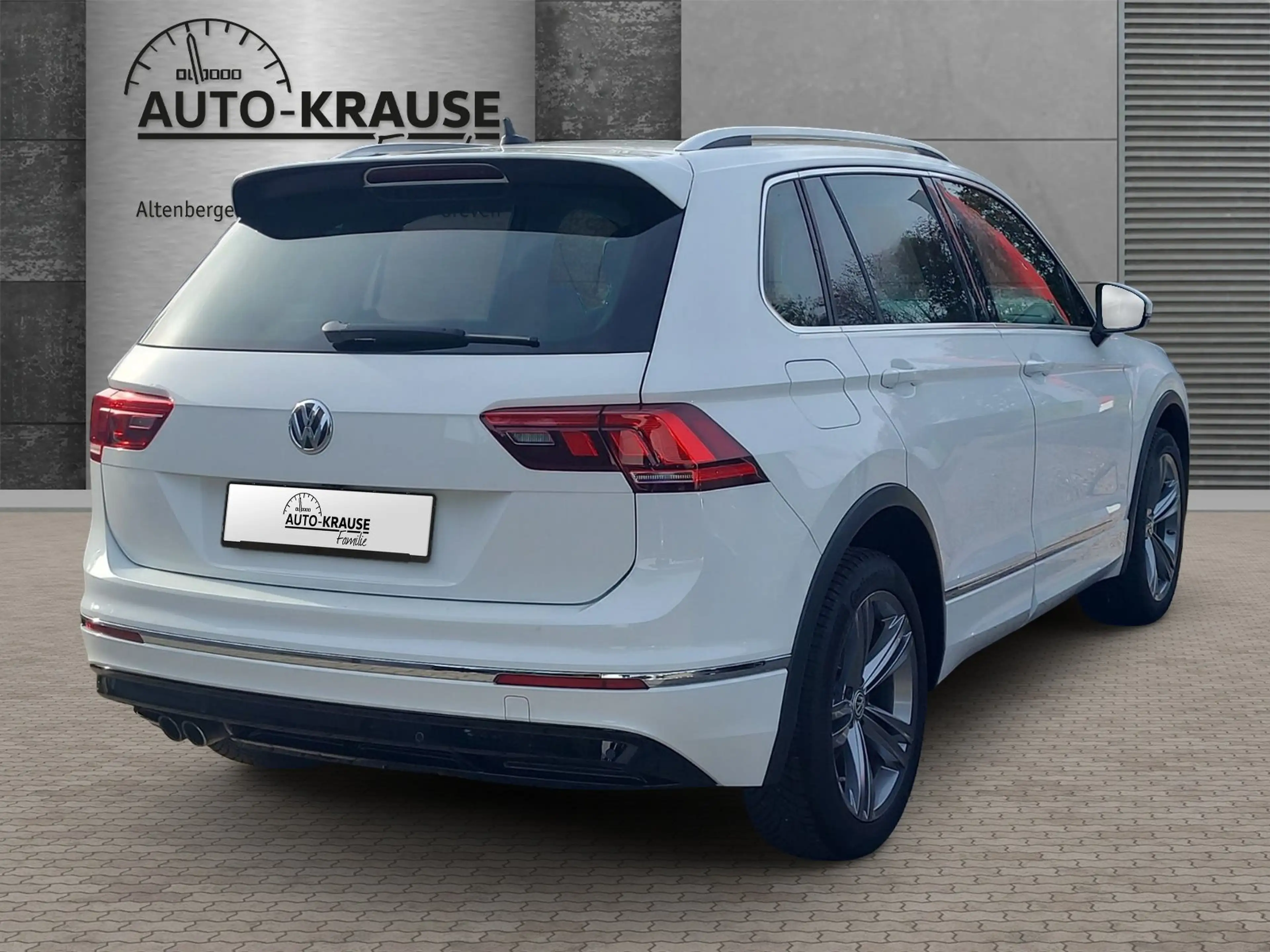 Volkswagen Tiguan 2.0 Sound 4Motion, R-Line, DSG, Pano — photo 5