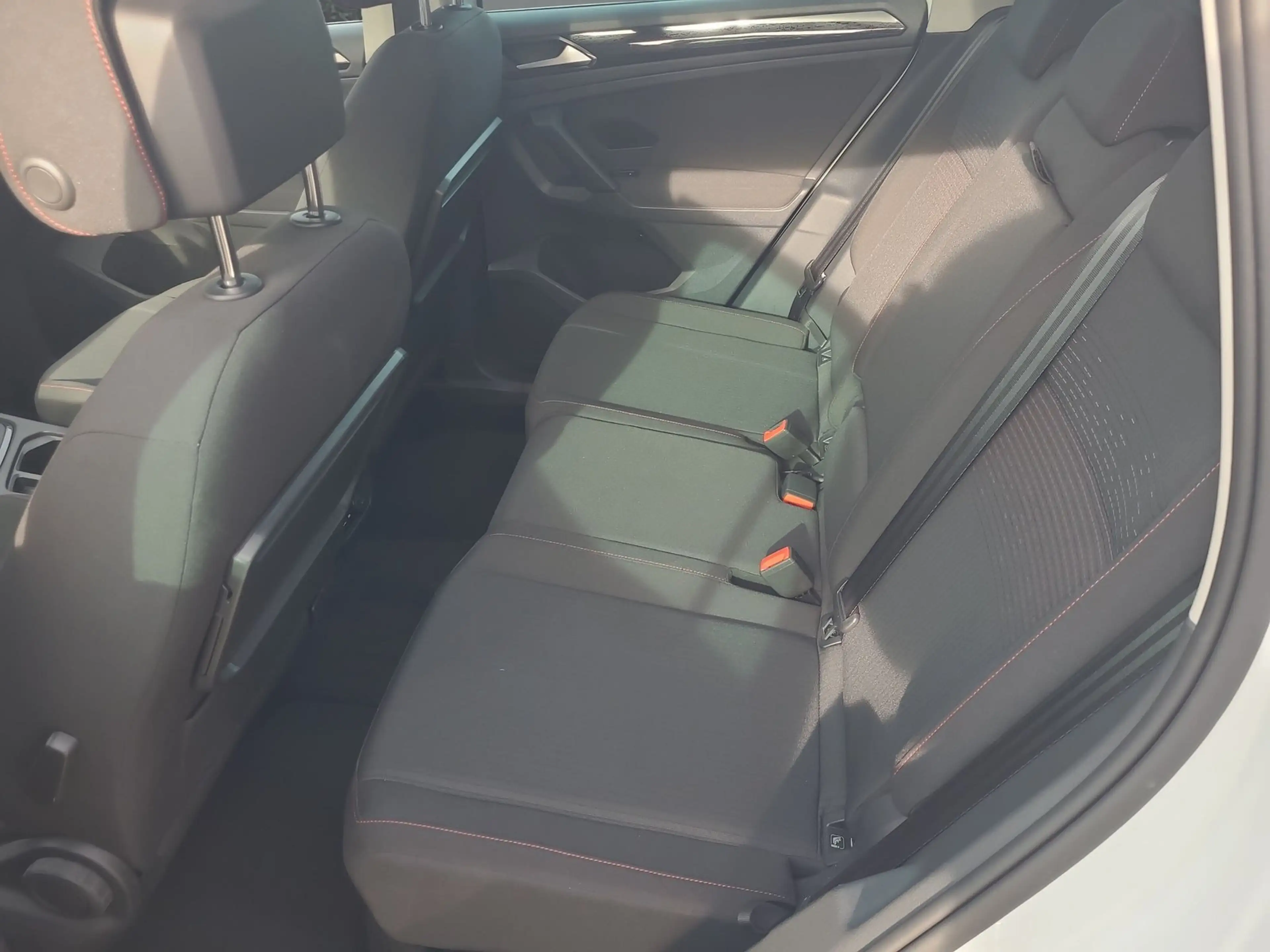 Volkswagen Tiguan 2.0 Sound 4Motion, R-Line, DSG, Pano — photo 13