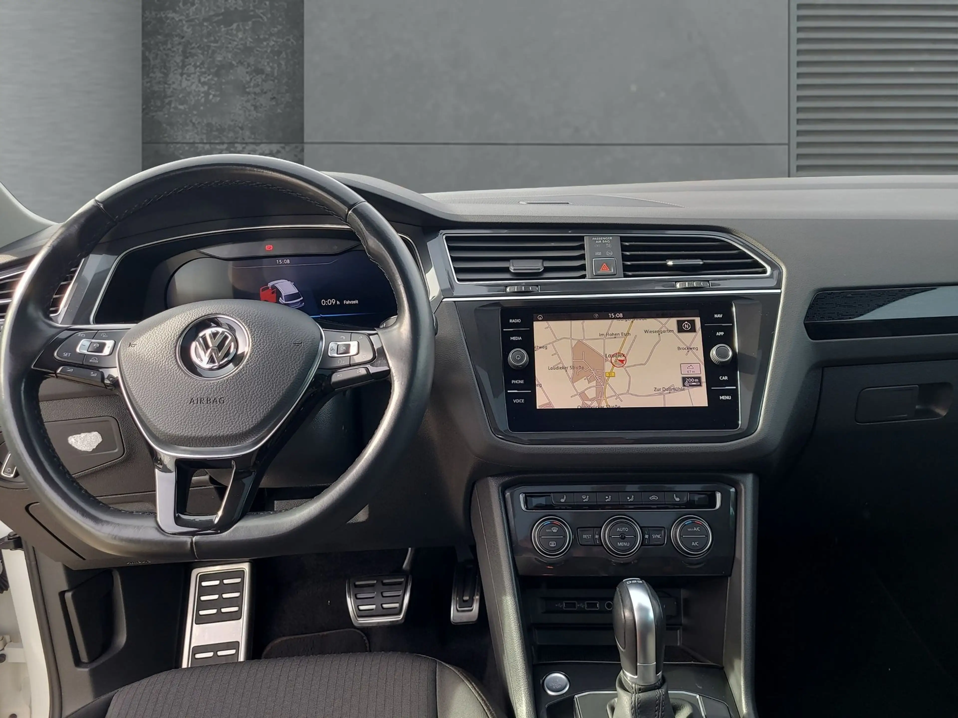 Volkswagen Tiguan 2.0 Sound 4Motion, R-Line, DSG, Pano — photo 8