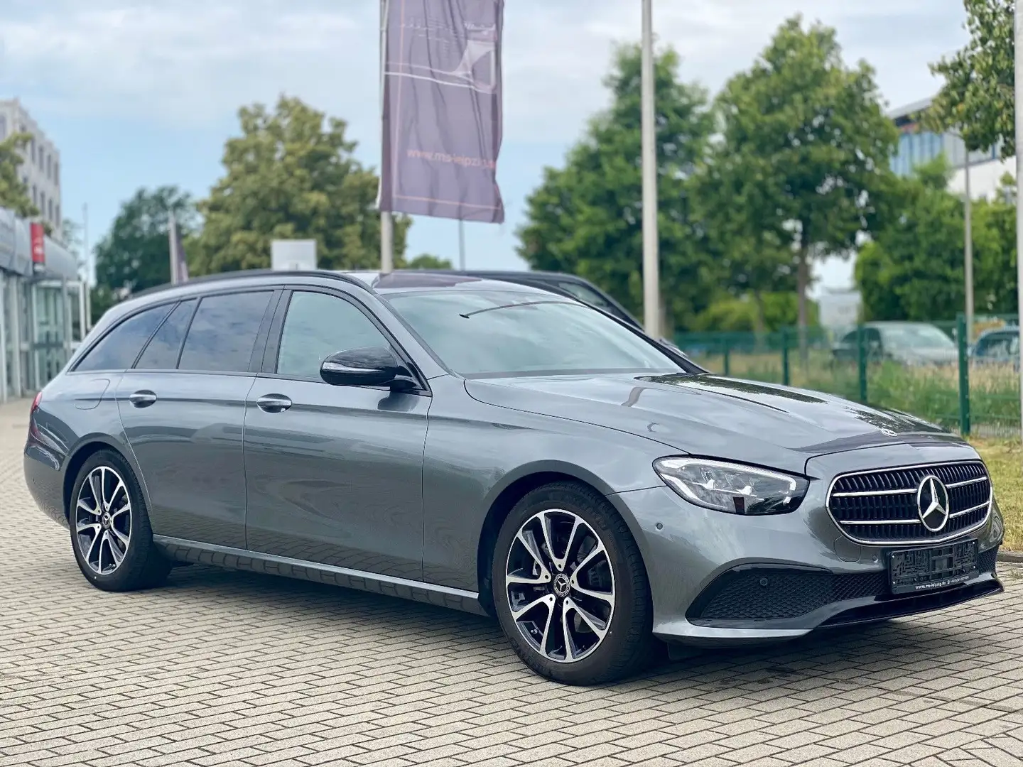 Mercedes-Benz E 220 d T-Mod 2xAvantgard Night MBUX Standheizung Gris - 2