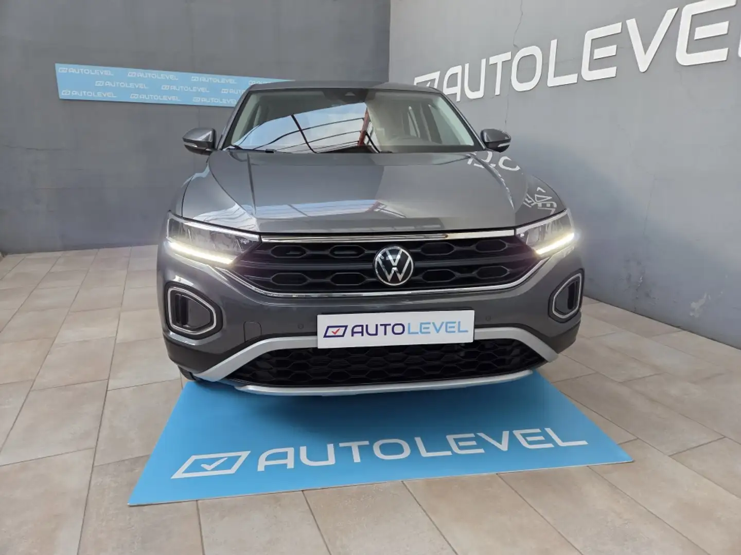 Volkswagen T-Roc 1.0 TSI 81kW Gris - 2