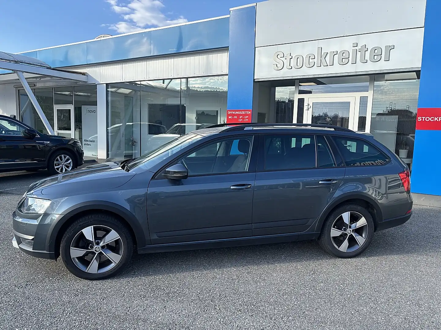Skoda Octavia Scout*PANORAMA.*AHK*PDC*NAVI* Silber - 2