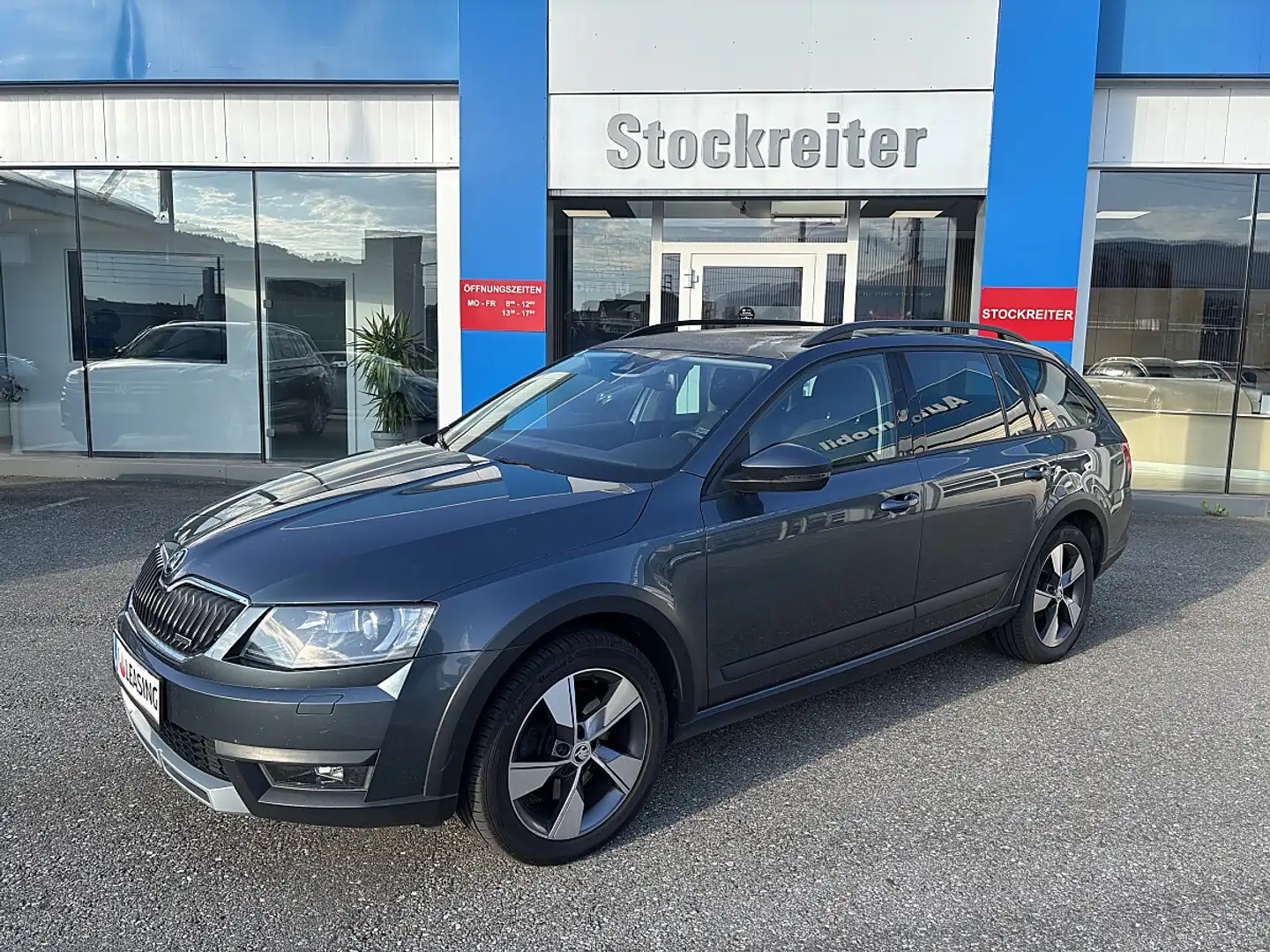 Skoda Octavia Scout*PANORAMA.*AHK*PDC*NAVI* Silber - 1