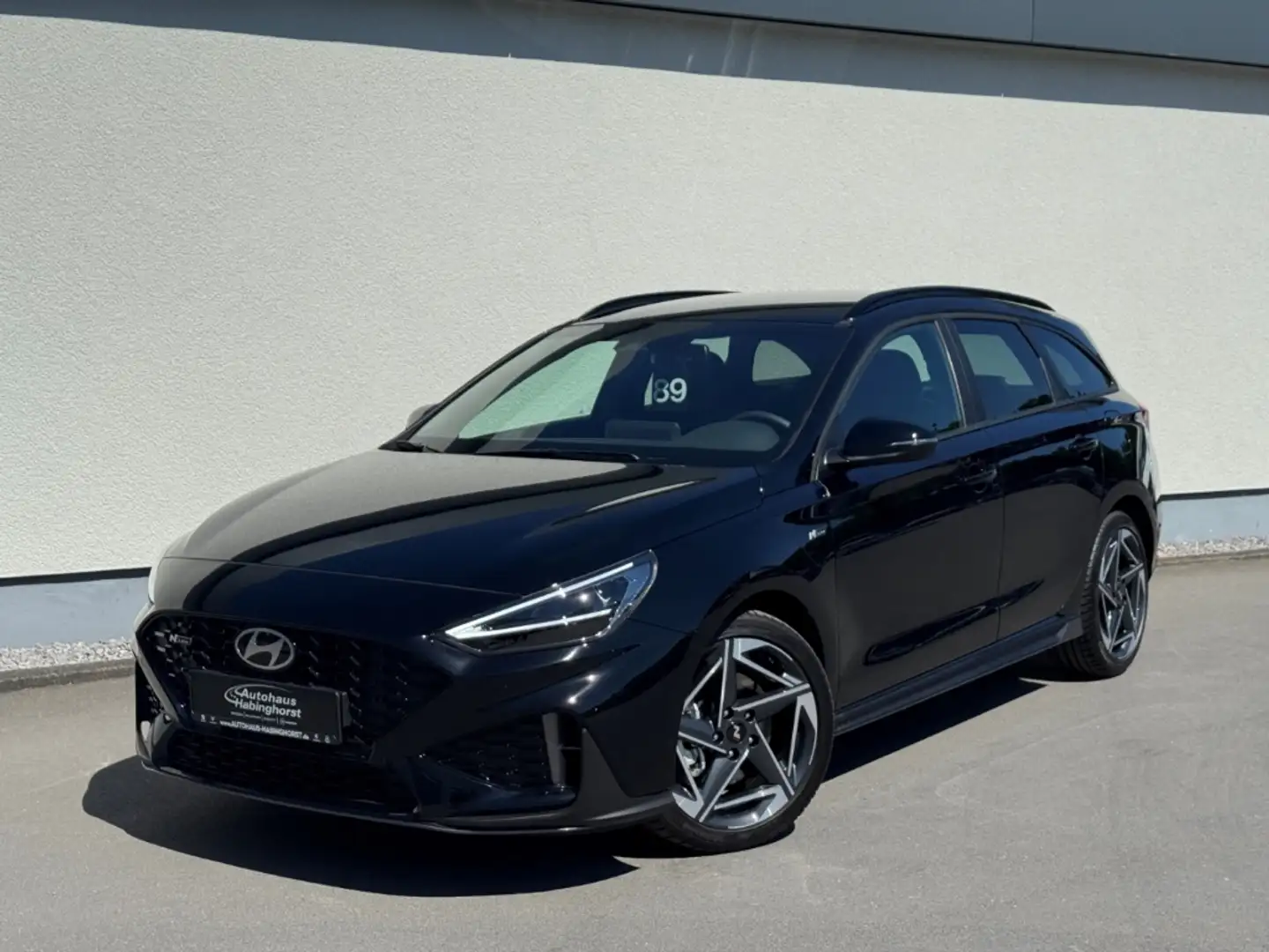 Hyundai i30 1.5 T-GDI mHEV DCT N-Line Navi Bi-LED SCC PDC Shz Schwarz - 1