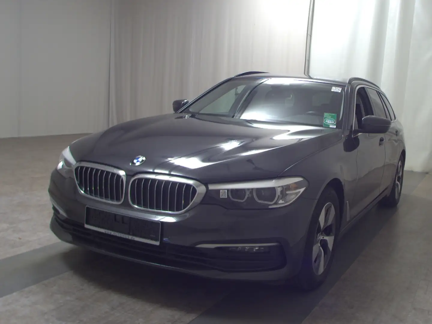 BMW 520 dA Touring Navi LED LC+ PDC Shz Grau - 2