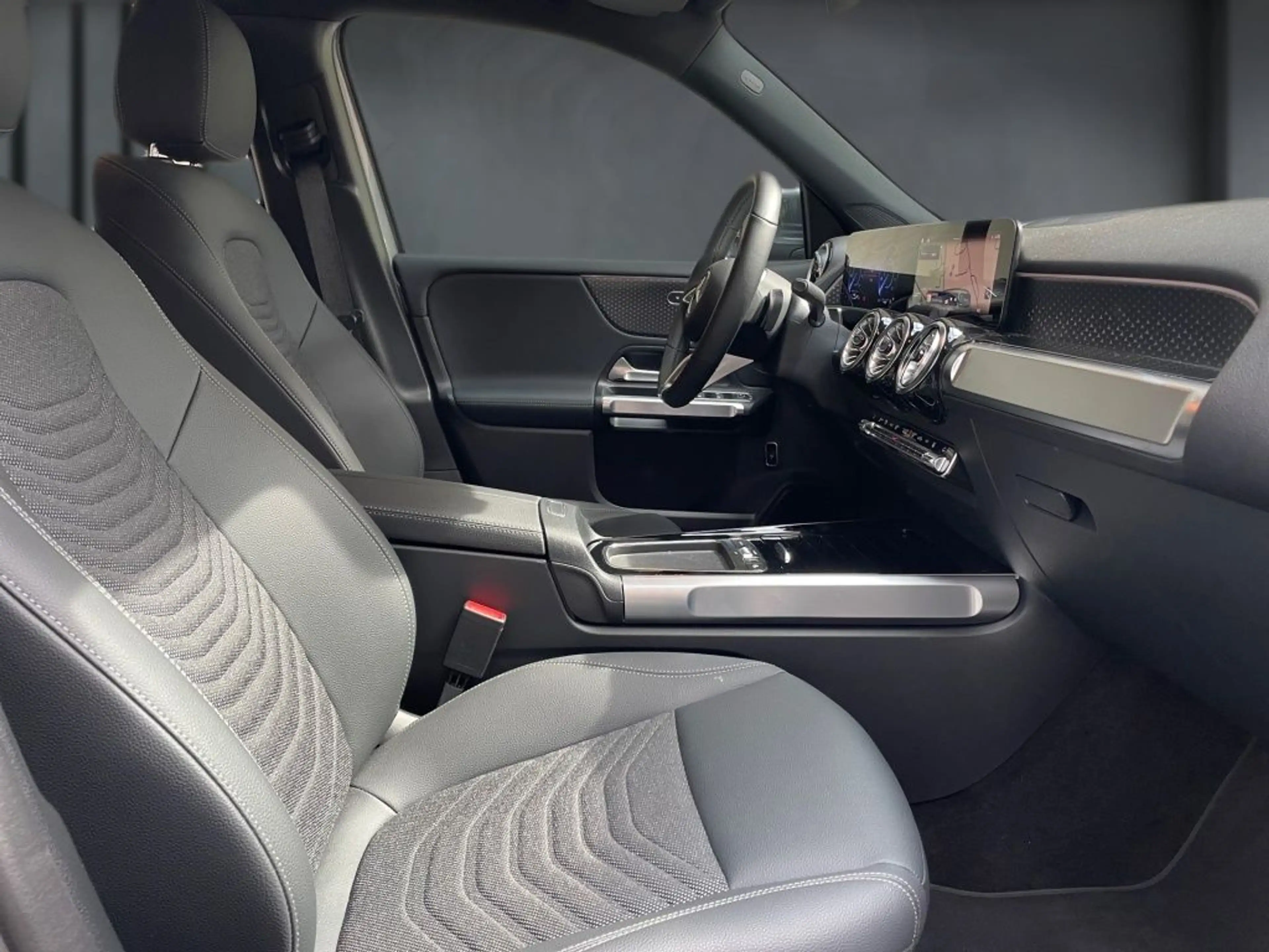 Mercedes-Benz EQB 250 MBUX+Progressive+Ambiente+Totwinkel+AUT — photo 18