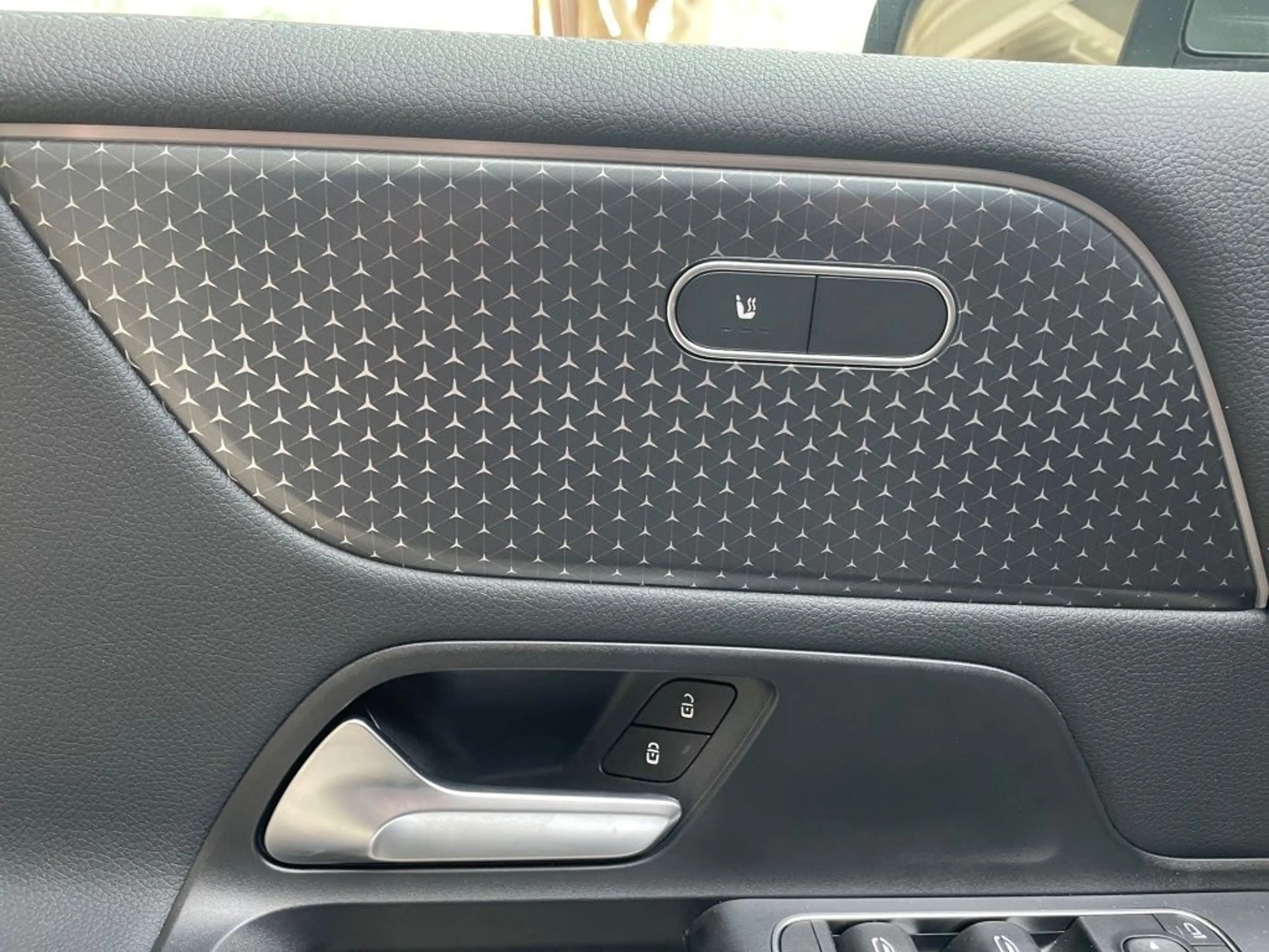 Mercedes-Benz EQB 250 MBUX+Progressive+Ambiente+Totwinkel+AUT — photo 3