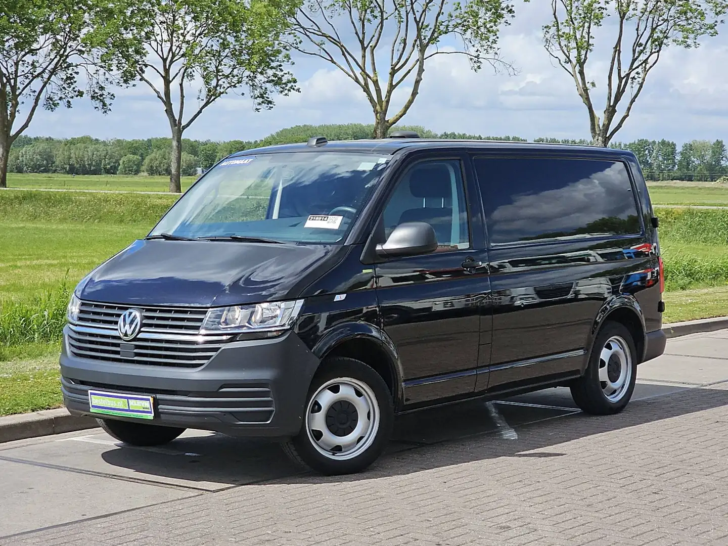 Volkswagen Transporter 2.0 TDI L1H1 150Pk Euro6 NAP Zwart - 2
