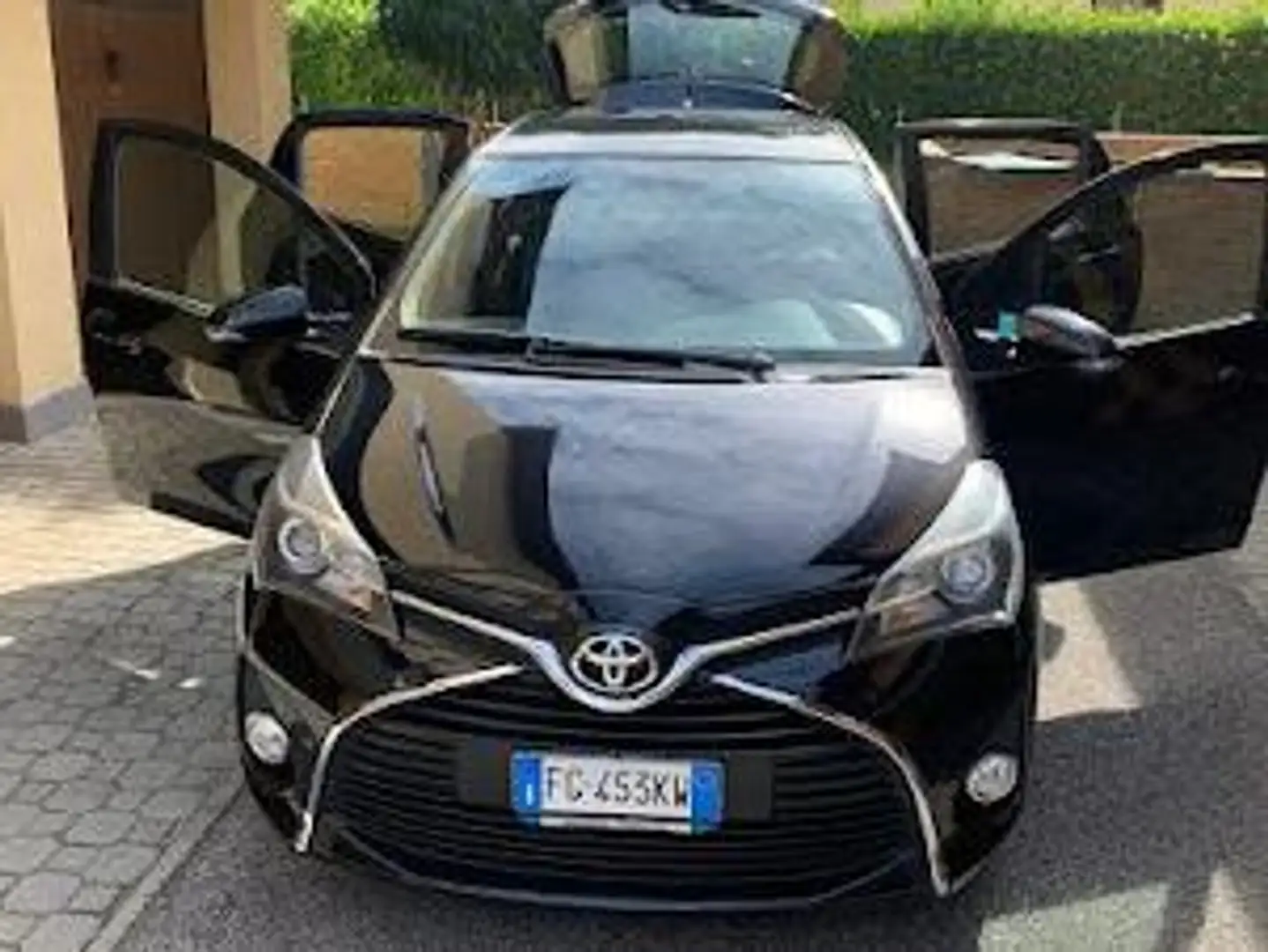 Toyota Yaris Yaris+III+20155p+1.0+Business - 1
