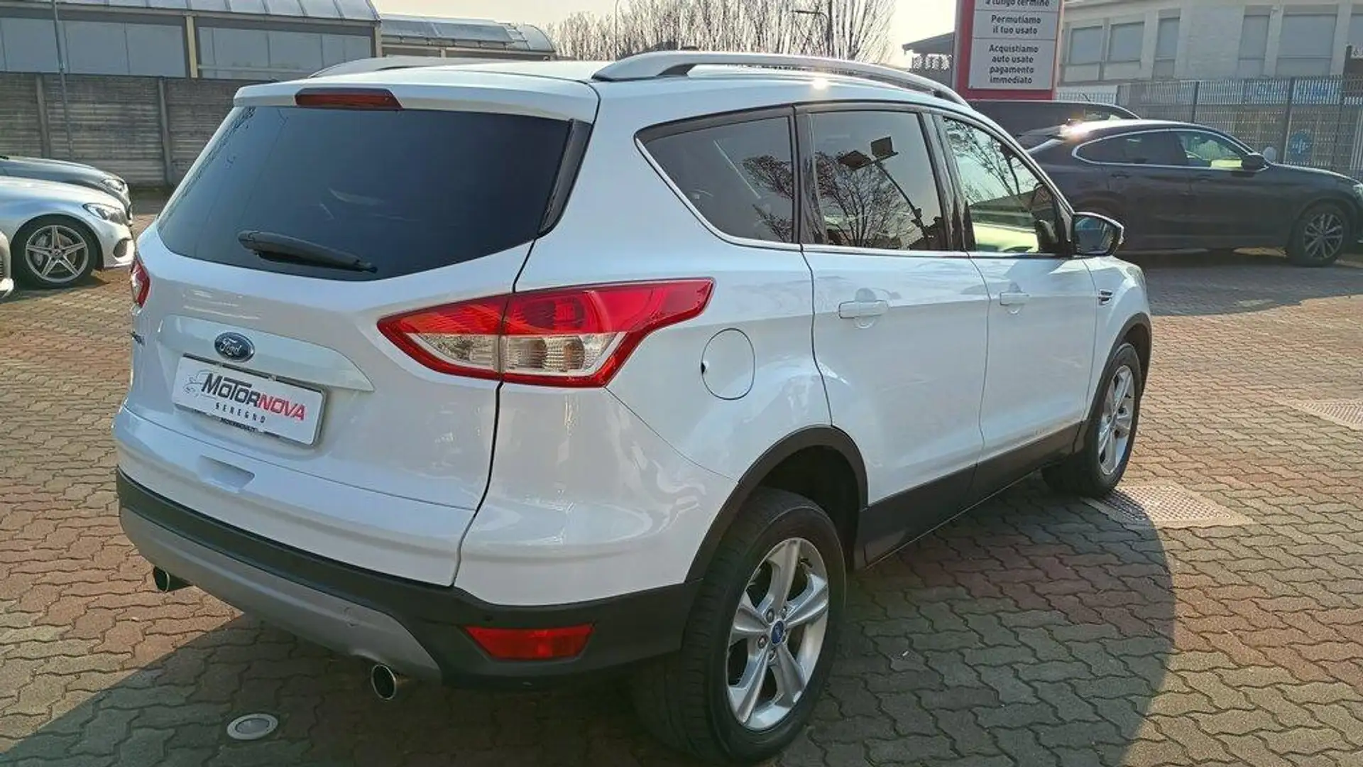 Ford Kuga 2.0 tdci Titanium 2wd 140cv Weiß - 2