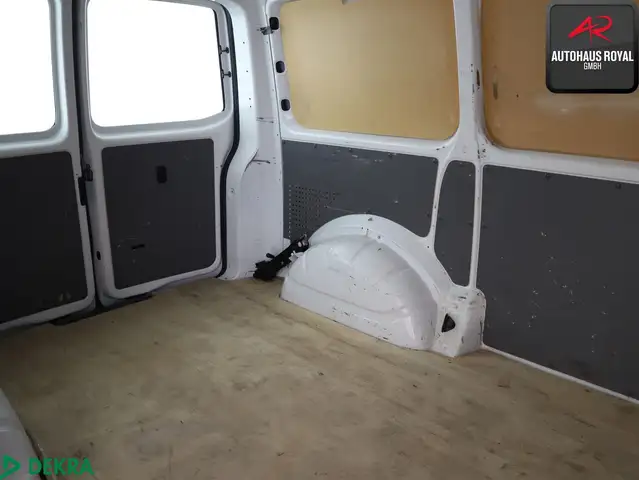 Volkswagen Transporter view 11