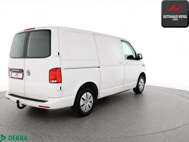Volkswagen Transporter view 5