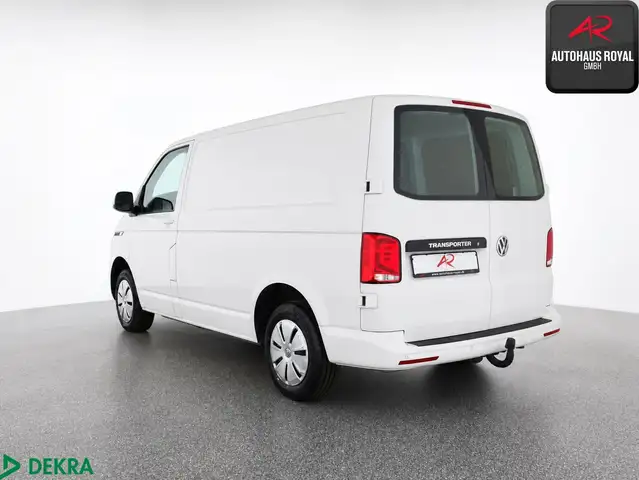 Volkswagen Transporter view 3