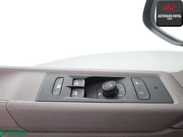 Volkswagen Transporter view 13