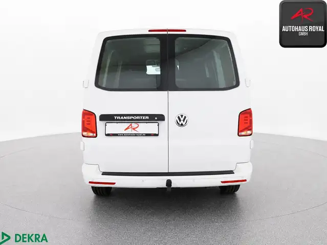 Volkswagen Transporter view 4