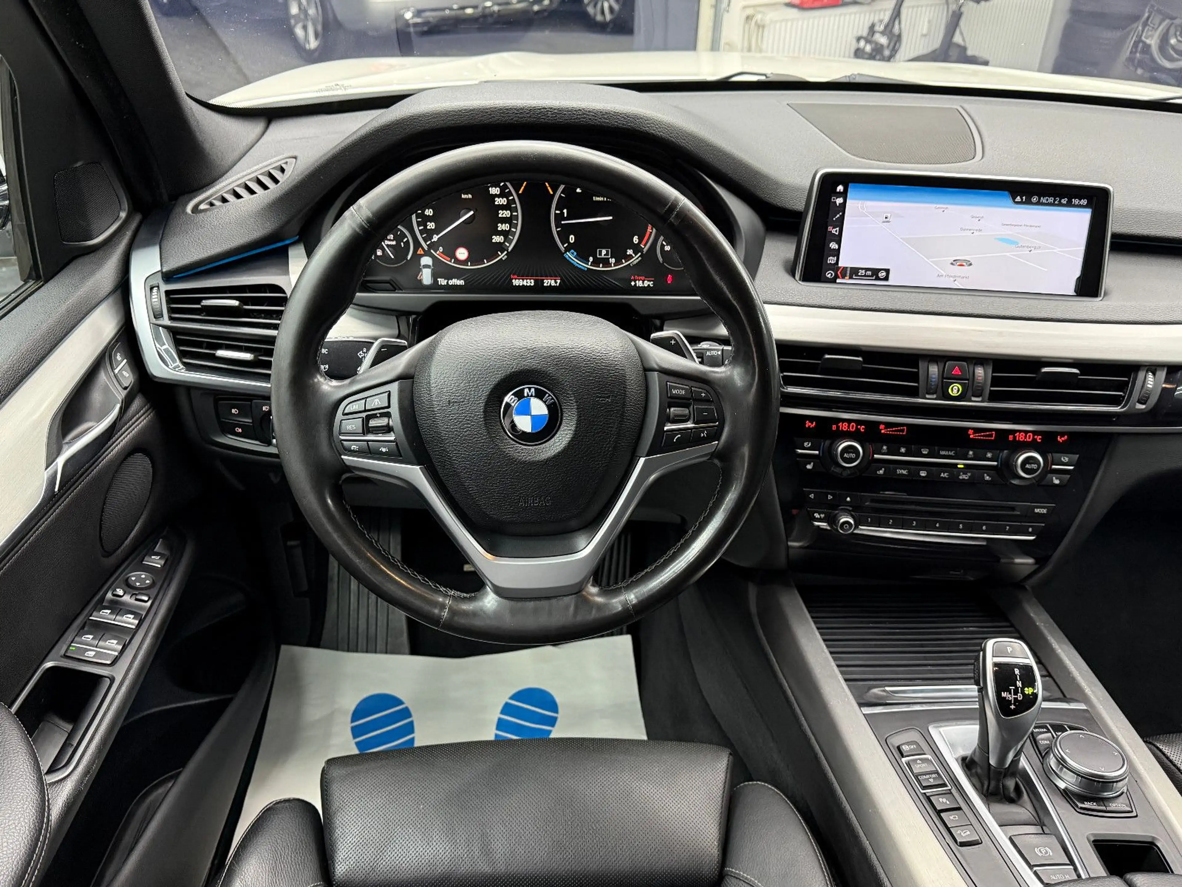 BMW X5 xDrive 40d Keyl. Softclose Sitzklima ACC AHK — photo 9