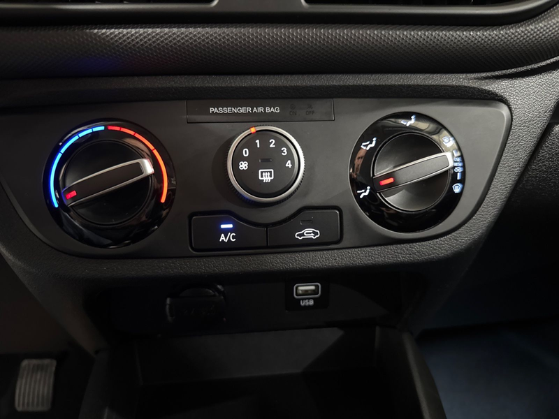 Hyundai i10 Edition 30 CarPlay 15'' Winter 1.Hand — photo 12