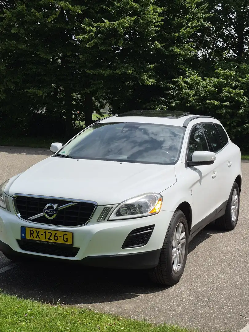 Volvo XC60 2.0 D3 Summum White - 1