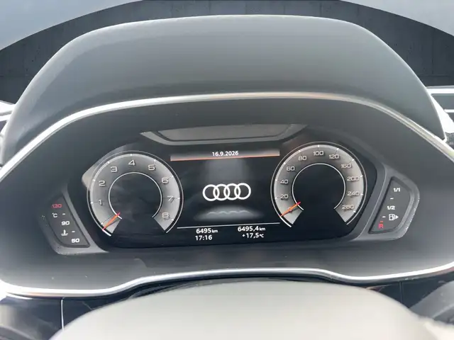 Audi Q3 view 11