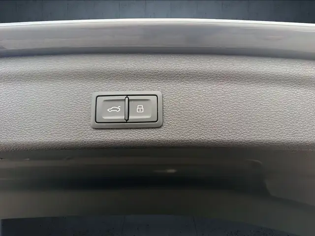 Audi Q3 view 15