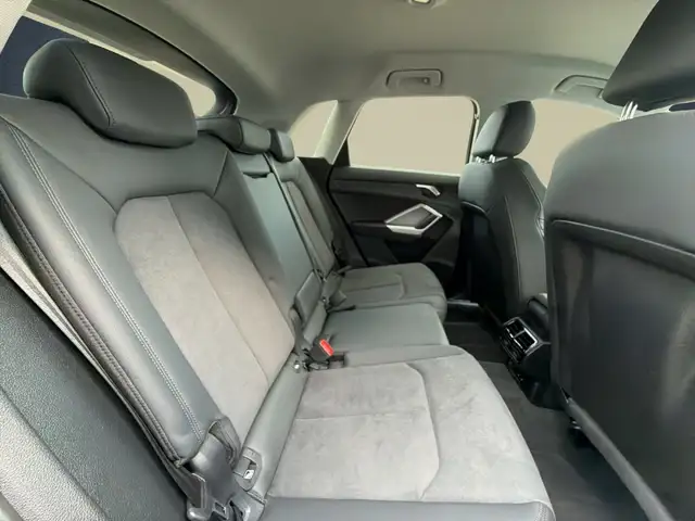 Audi Q3 view 17