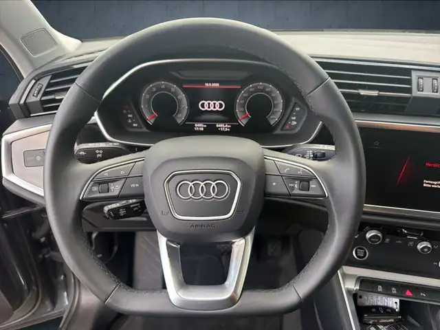 Audi Q3 view 25