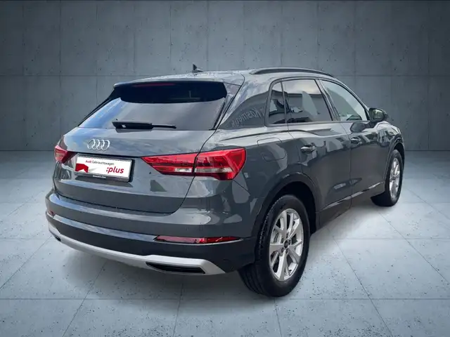 Audi Q3 view 6