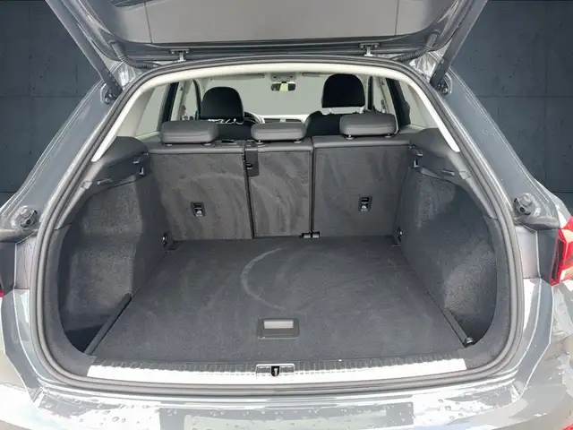 Audi Q3 view 14