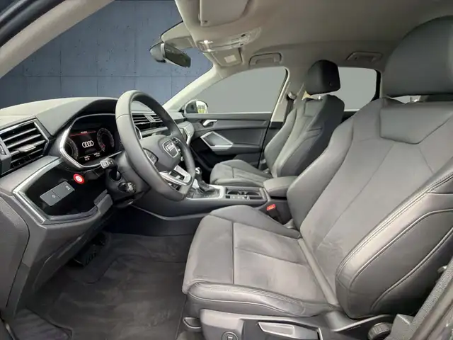 Audi Q3 view 22