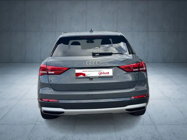 Audi Q3 view 5