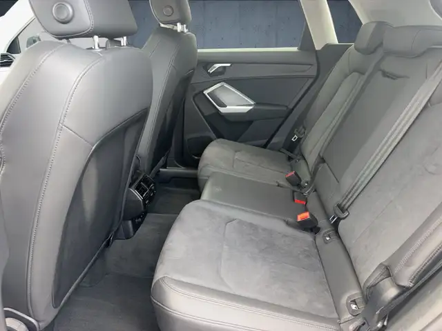 Audi Q3 view 13