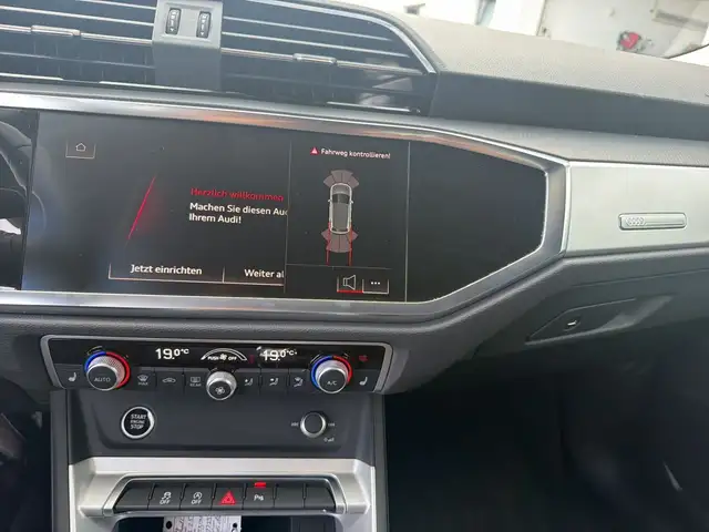 Audi Q3 view 26
