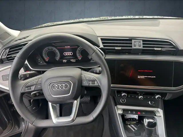 Audi Q3 view 23