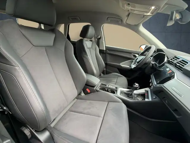 Audi Q3 view 19