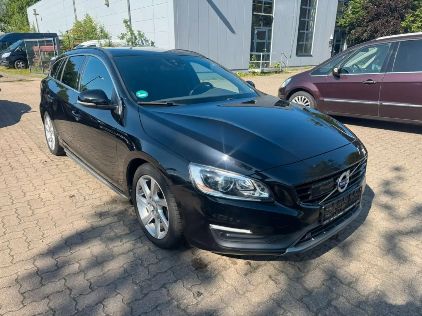Volvo V60 Kombi Momentum Noir - 1