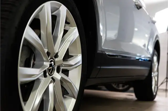 Volkswagen T-Roc view 11