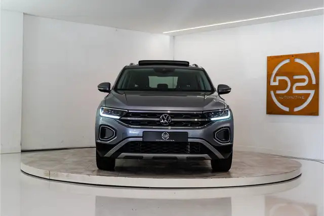Volkswagen T-Roc view 7