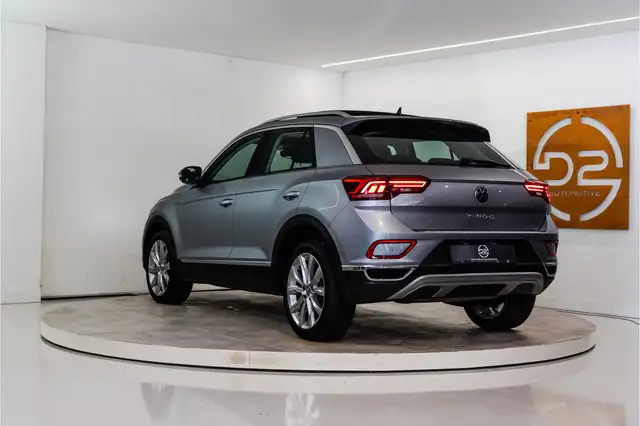 Volkswagen T-Roc view 3