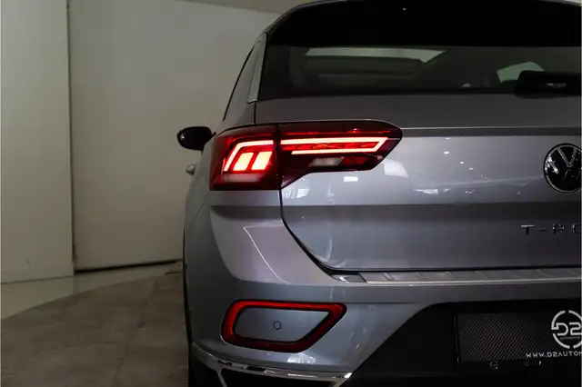 Volkswagen T-Roc view 14