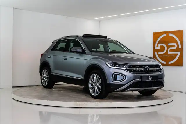 Volkswagen T-Roc view 6