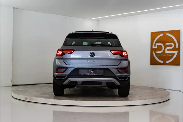 Volkswagen T-Roc view 4