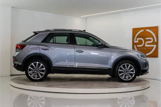 Volkswagen T-Roc view 5