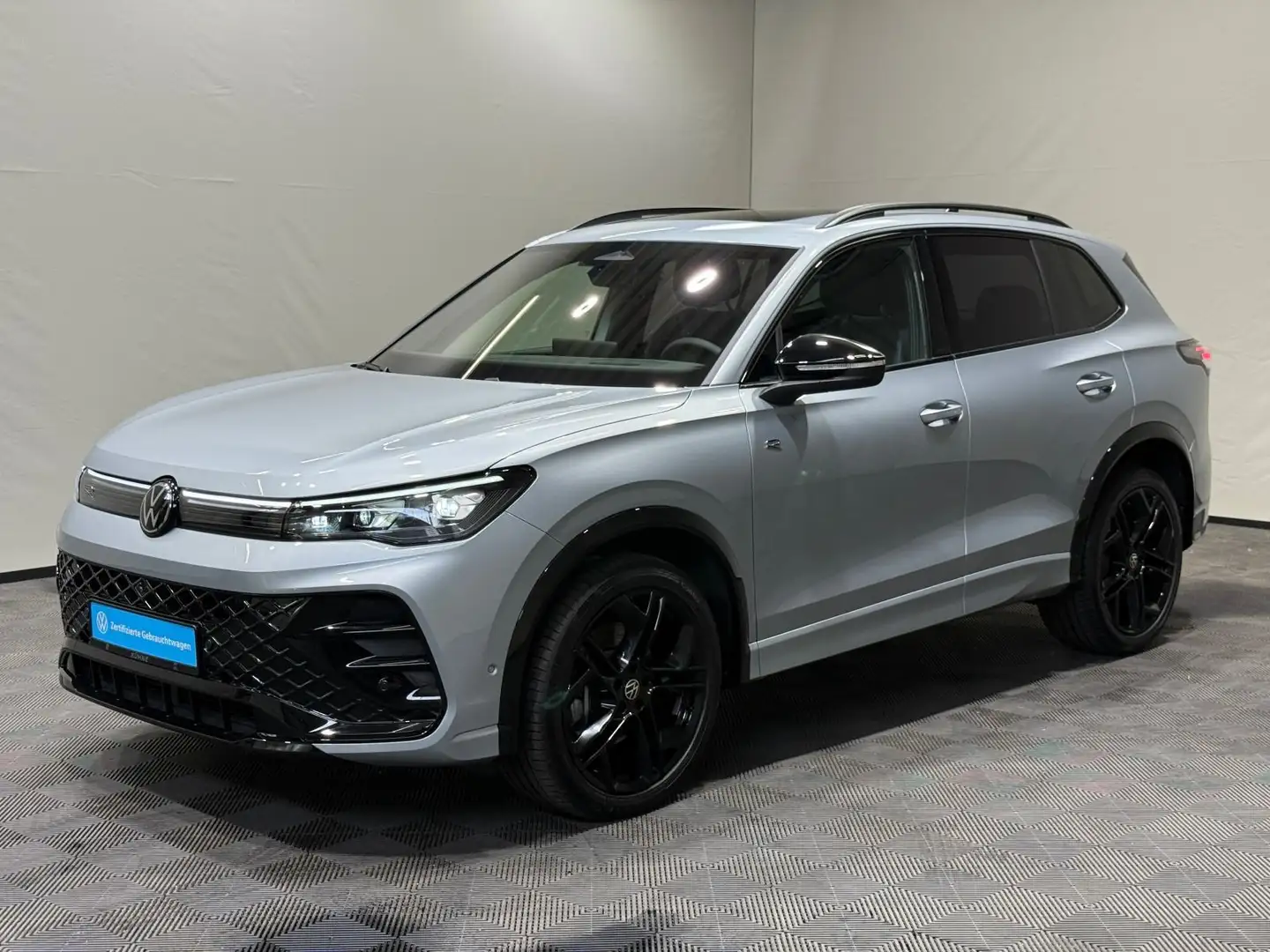 Volkswagen Tiguan R-Line 2.0 TDI DSG 4M | MATRIX NAVI PANO Argento - 2